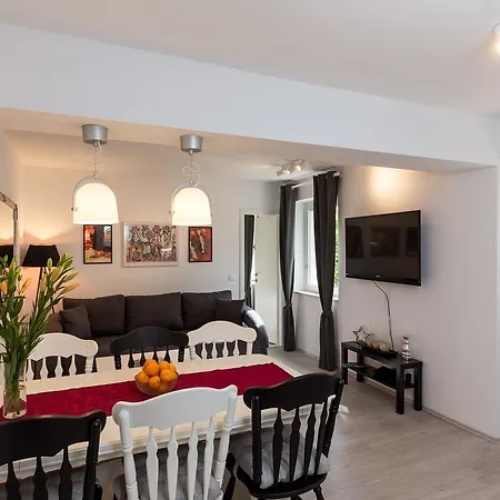 Rea Zaton Apartment